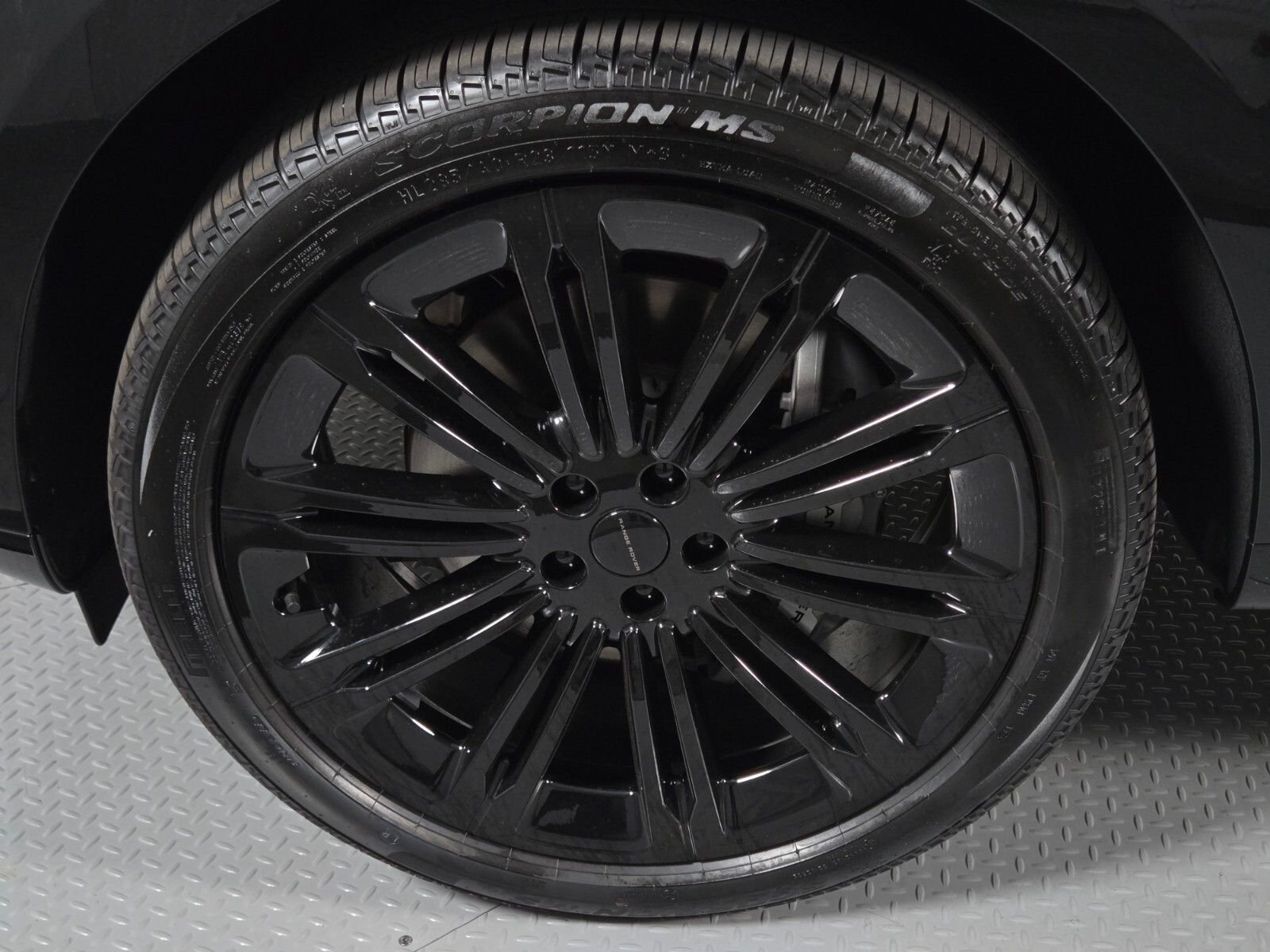 New 2026 Santorini Black Land Rover SE image 9