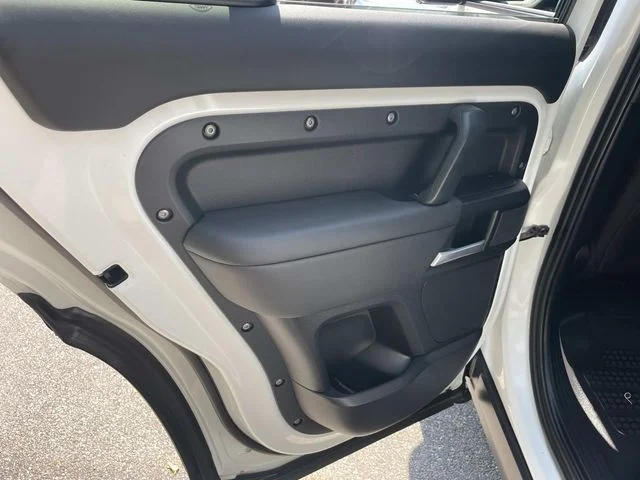 2025 Land Rover Defender S - Photo 16