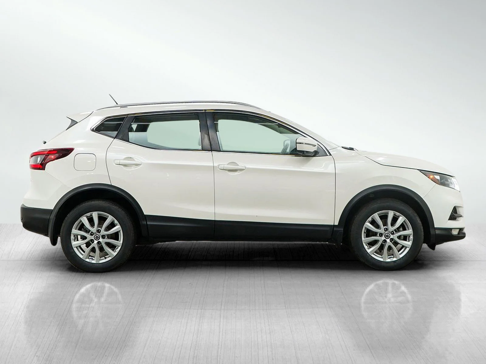 Used 2020 Pearl White Tricoat Nissan SV image 6