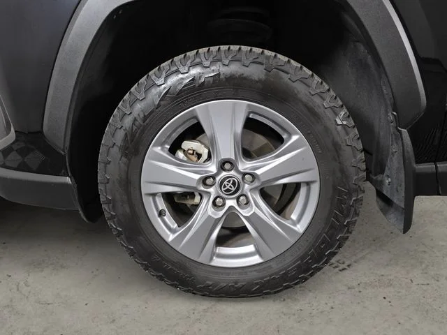 Used 2022 Midnight Black Metallic Toyota XLE image 9