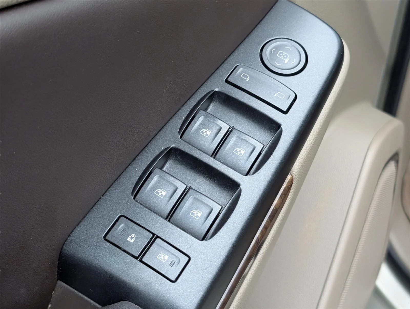Used 2016 CHAMPAGNE SILVER METALLIC Chevrolet LS image 14