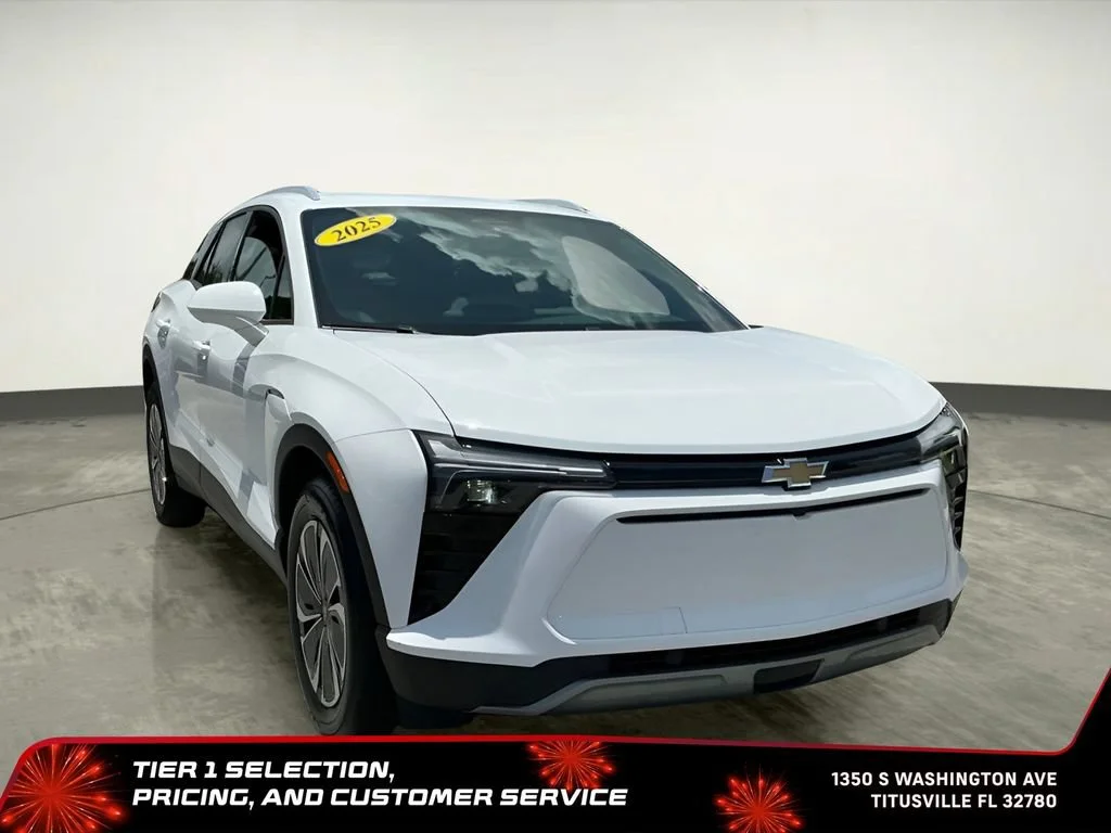 Used 2025 Summit White Chevrolet LT image 13
