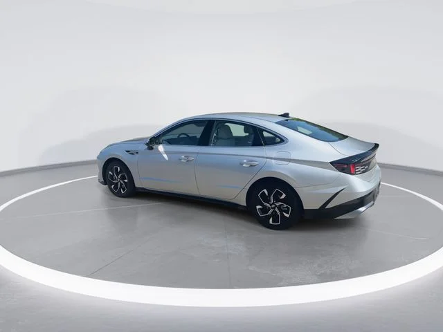 Used 2025 Silver Hyundai SEL image 6