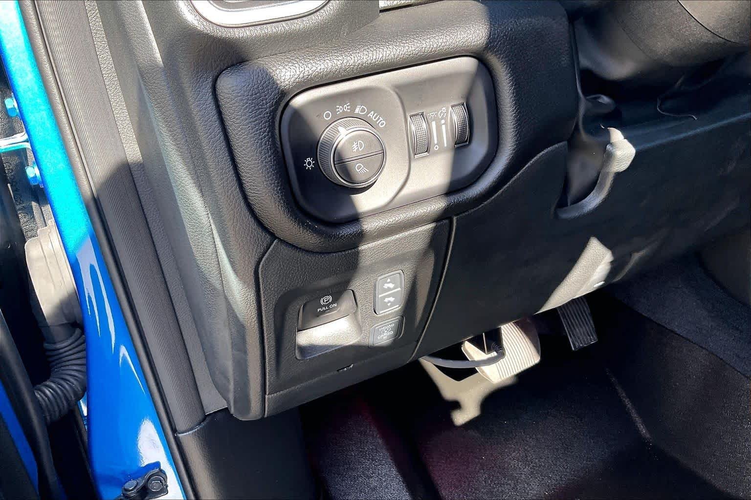 New 2026 Hydro Blue Pearl-Coat Exterior Paint RAM Big Horn image 18