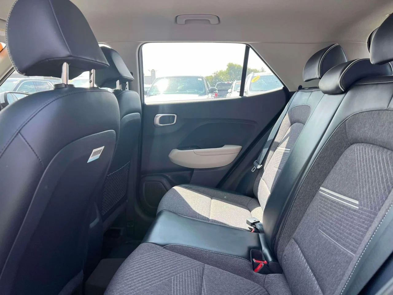 Used 2023 Denim w/White Roof Hyundai Limited image 13