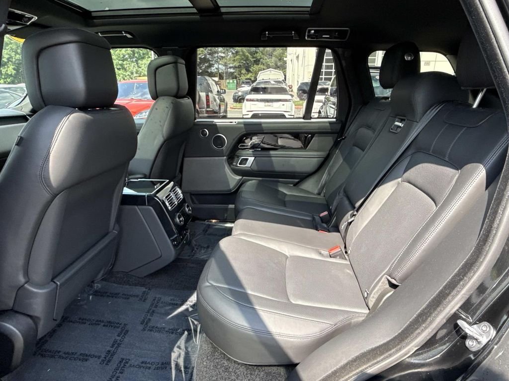 Used 2019 Black Land Rover 5.0L V8 Supercharged image 16