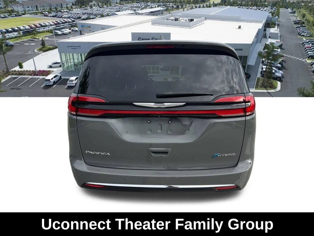 Certified Used 2022 White Chrysler Touring L image 5