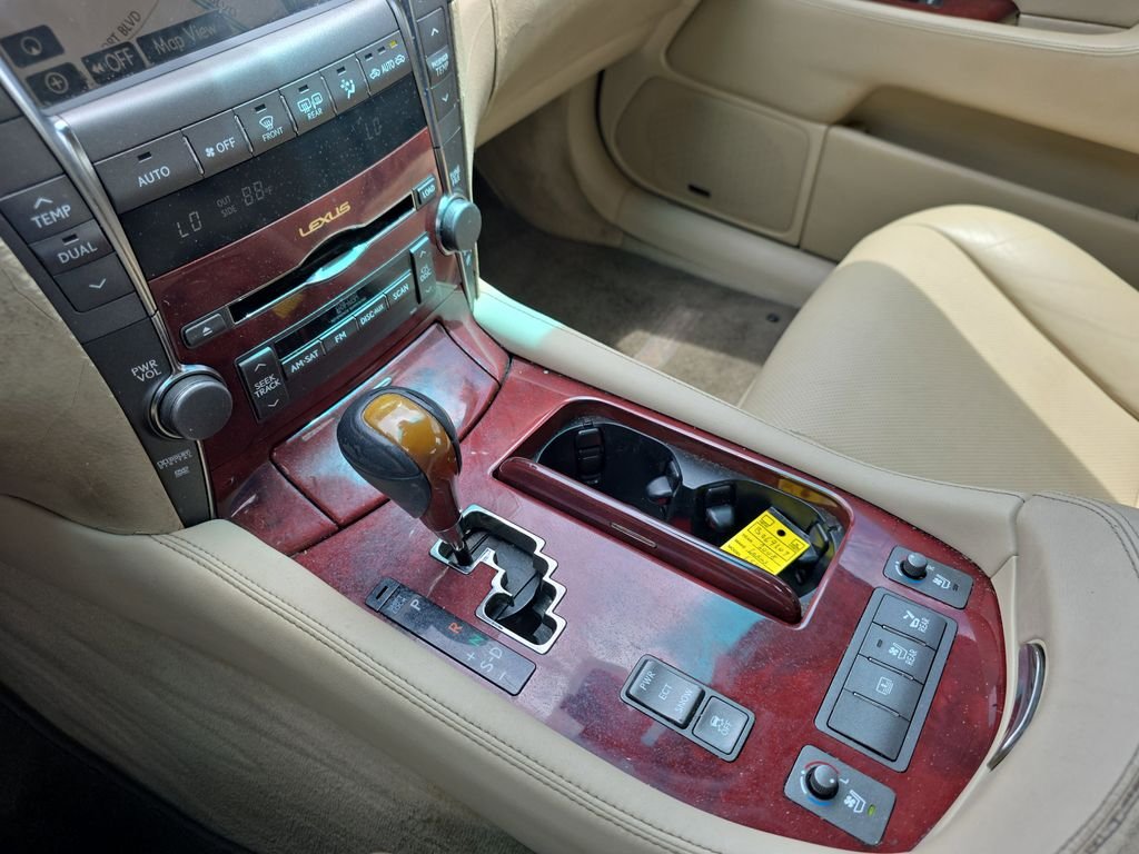 Used 2008  Lexus 460 image 26