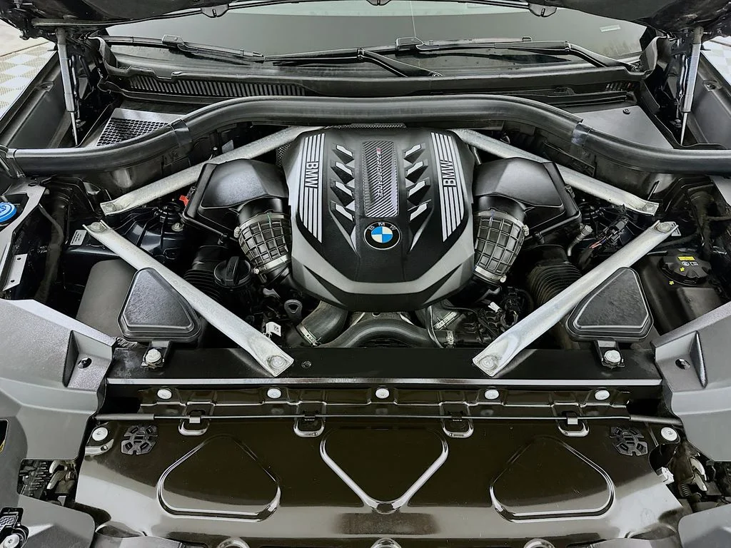 Used 2020 Arctic Gray Metallic BMW M50i image 31