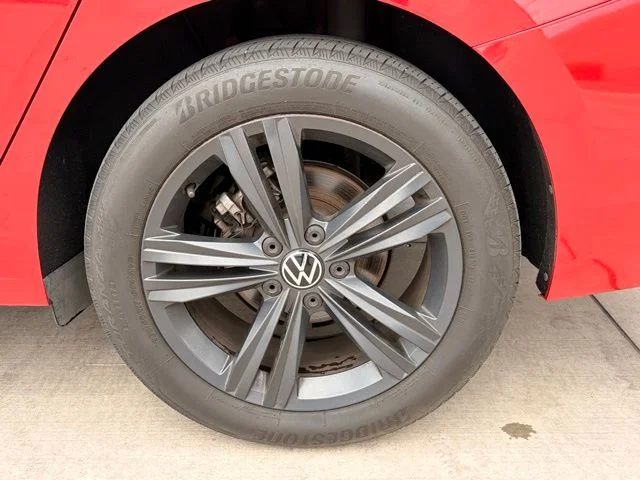 Certified Used 2022 Red Volkswagen 1.5T SE image 7
