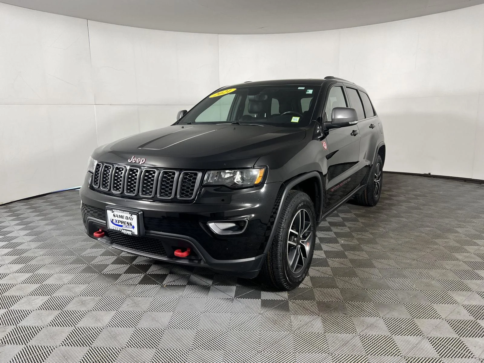 Used 2021 Diamond Black Crystal Pearlcoat Jeep Trailhawk image 5