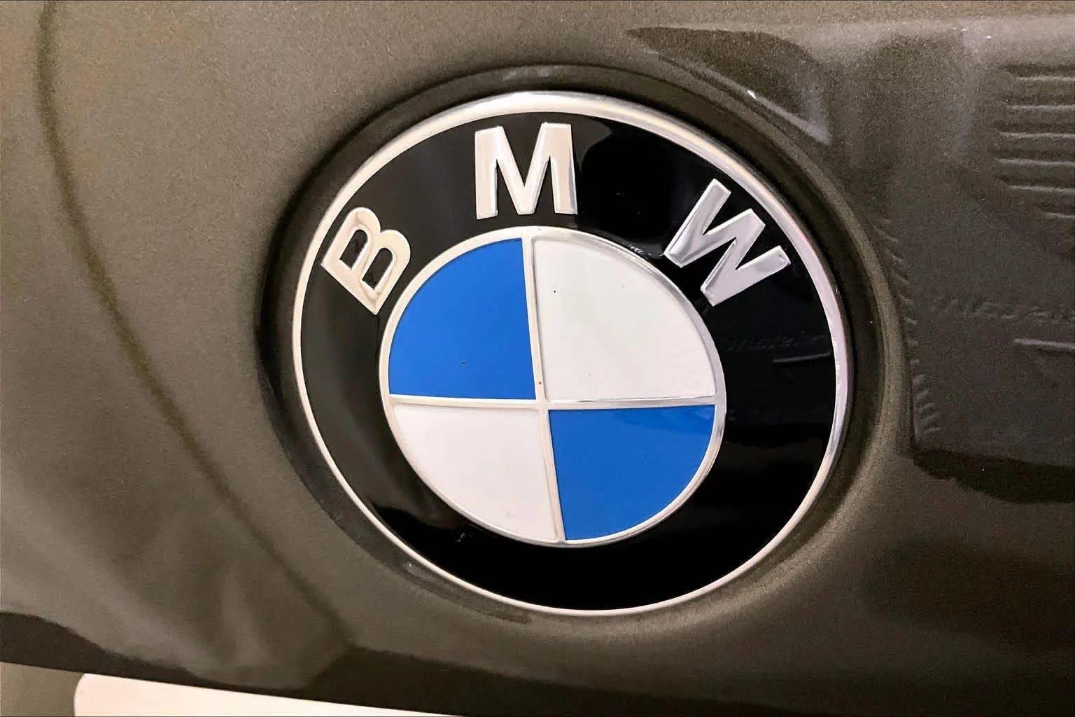 Certified Used 2025 Manhattan Green Metallic BMW xDrive40i image 32