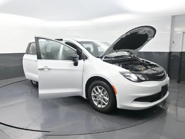 New 2027 Bright White Clear-Coat Paint Chrysler LX image 26