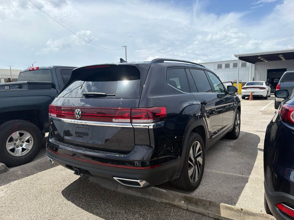 Used 2024  Volkswagen 2.0T SE w/Technology image 4