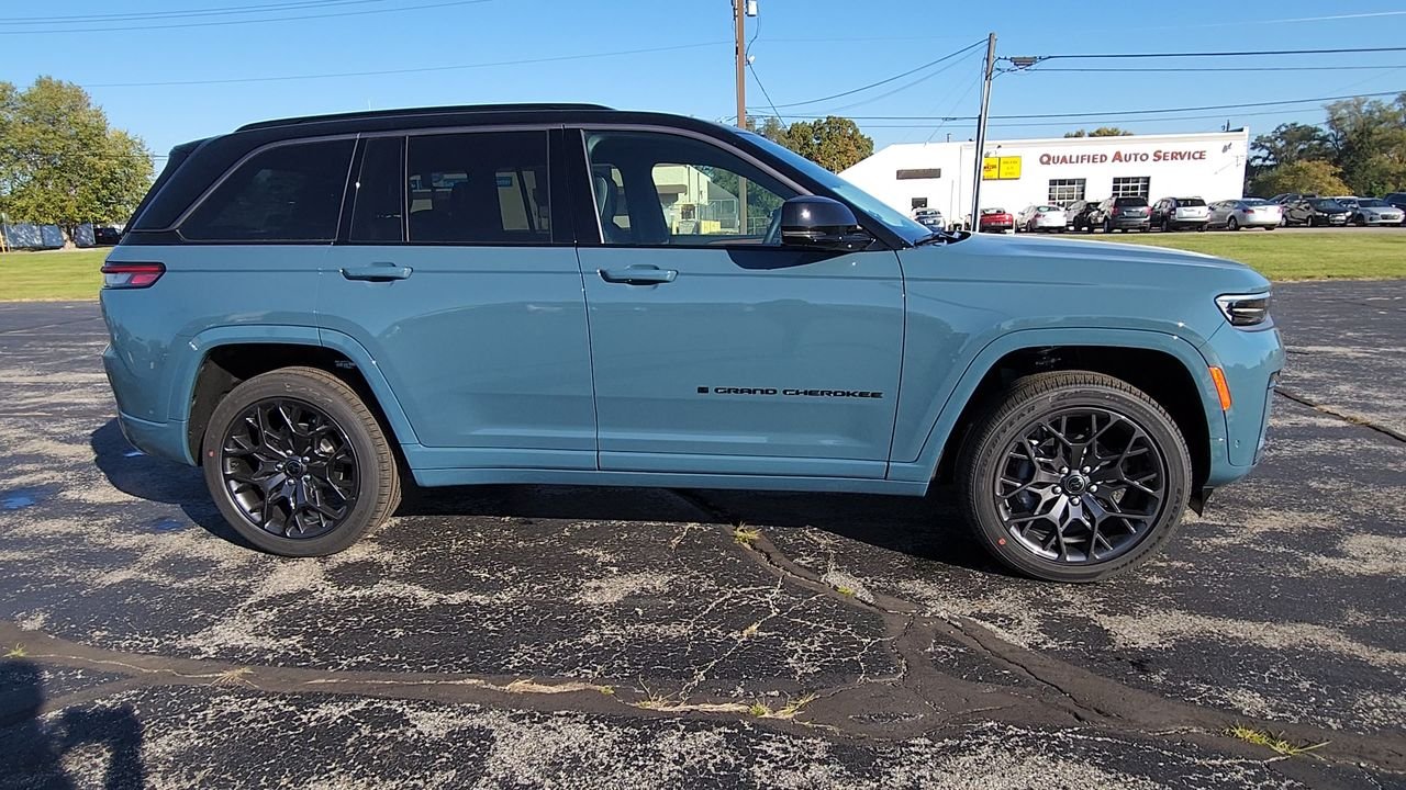 New 2027 Steel Blue Paint Jeep Summit image 9