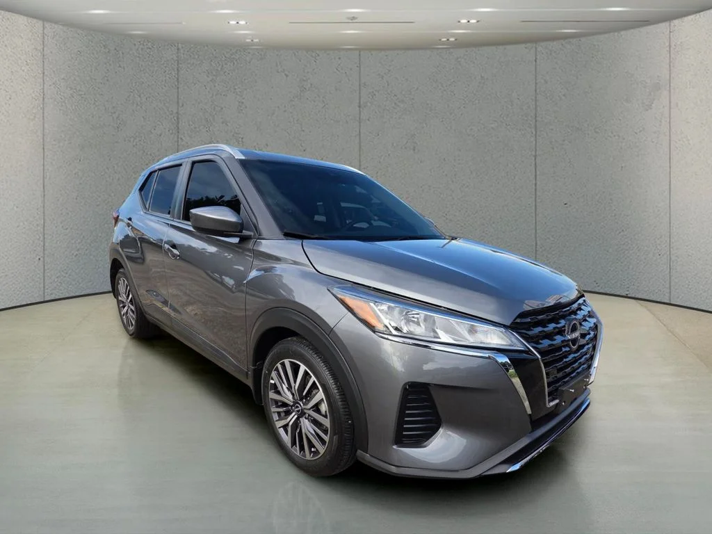 Used 2024 Gray Nissan SV image 6