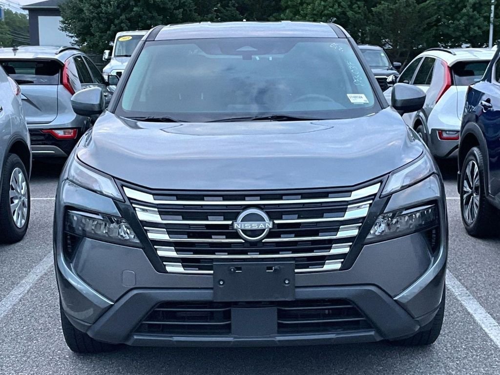 Used 2024 Gray Nissan SV image 2