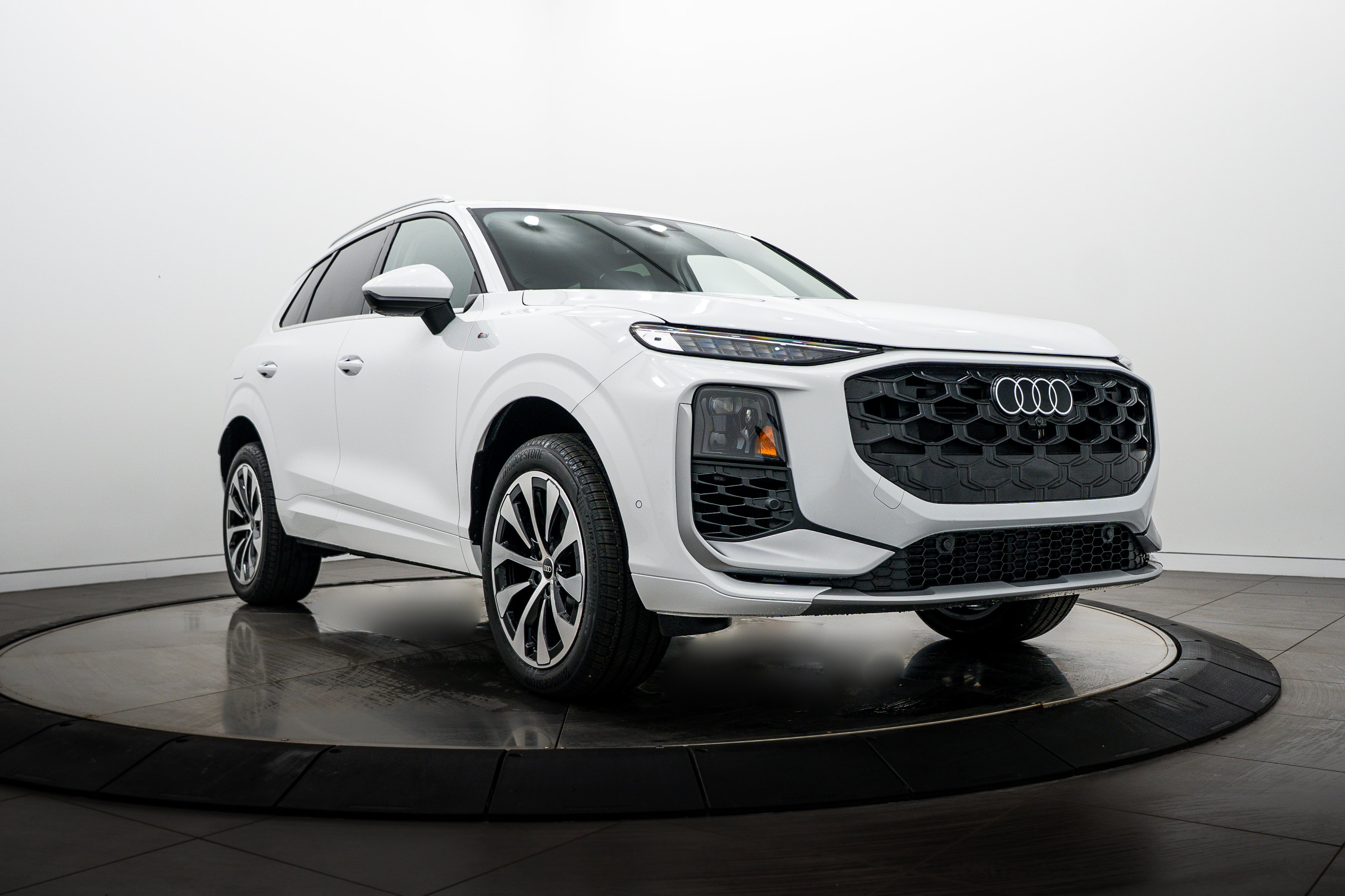 2026 Audi Q3 S line quattro's photo