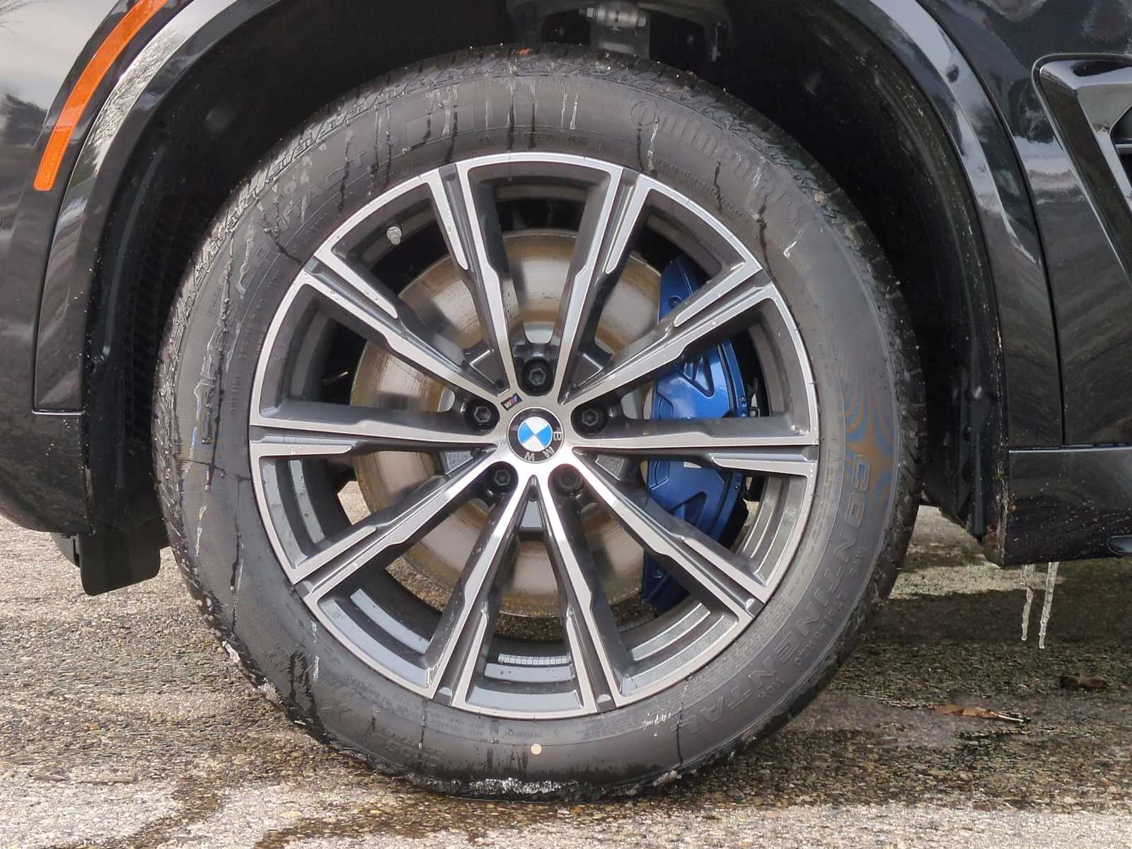 New 2026 Black Sapphire Metallic BMW M60i image 14