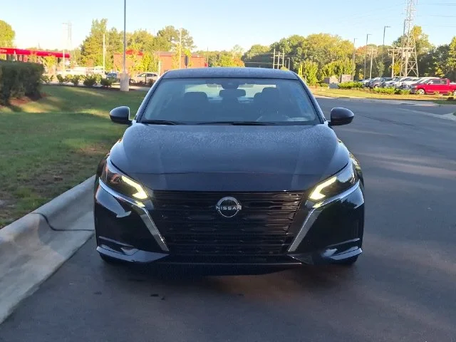 Used 2025 Black Nissan 2.5 SV image 8