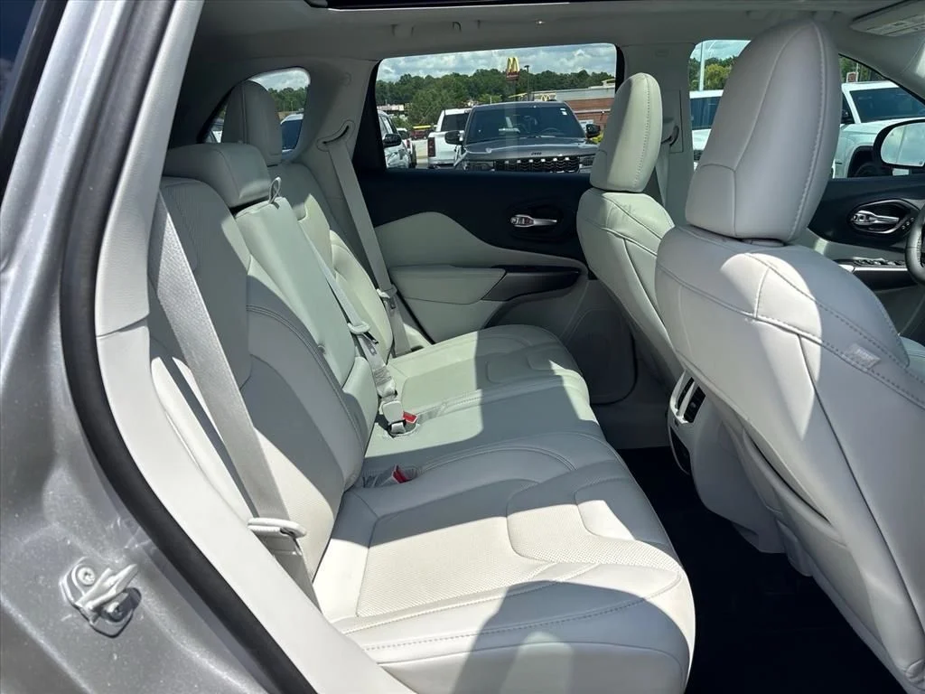 Used 2022 Silver Jeep Limited image 14