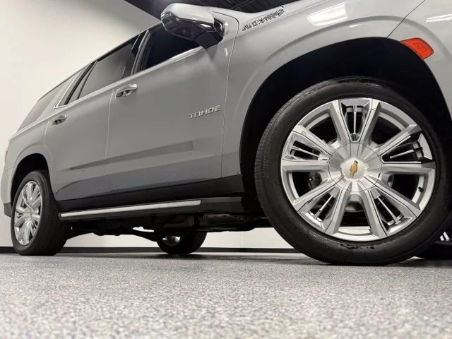 Used 2023 Gray Chevrolet High Country image 2