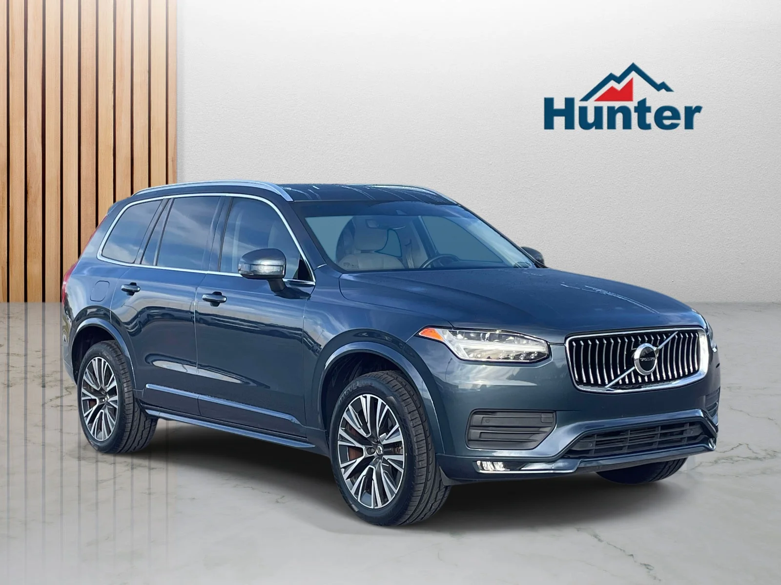 Used 2020 Denim Blue Metallic Volvo Momentum image 1