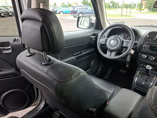 Used 2017 White Jeep Latitude image 15