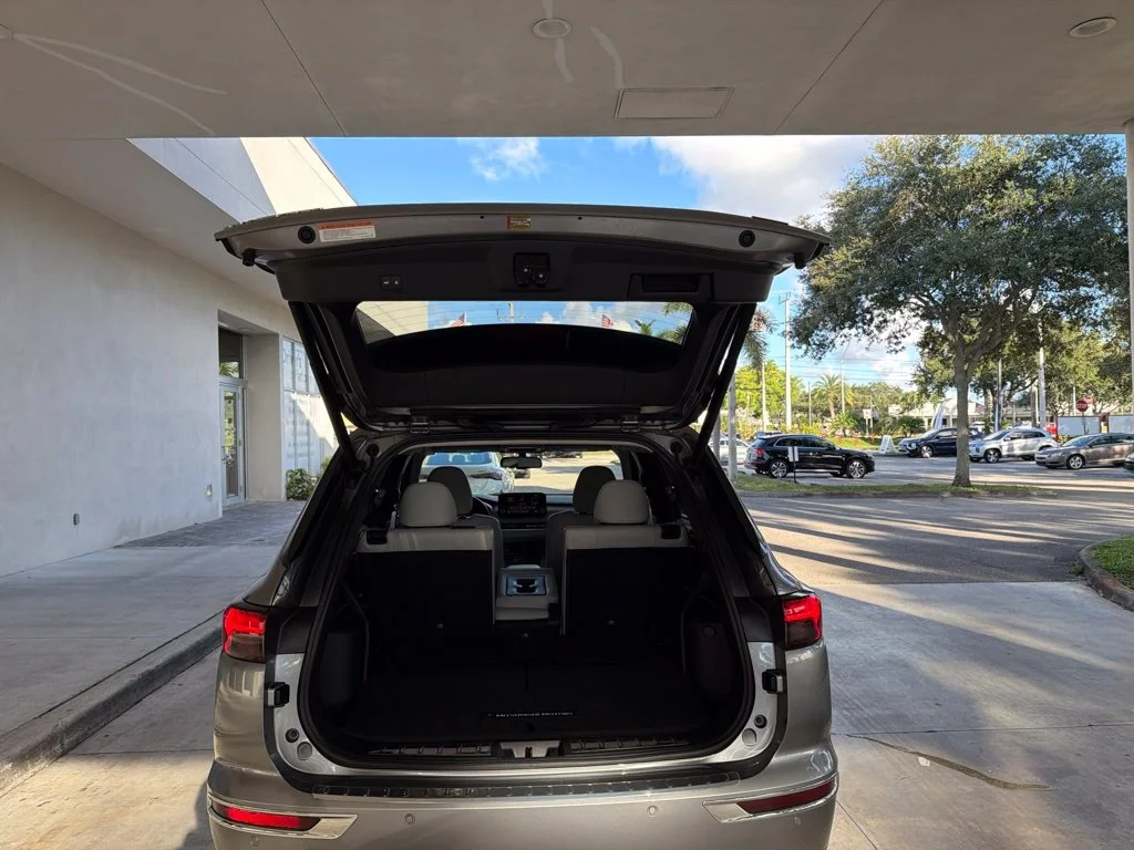 Used 2022 Silver Mitsubishi SEL image 36