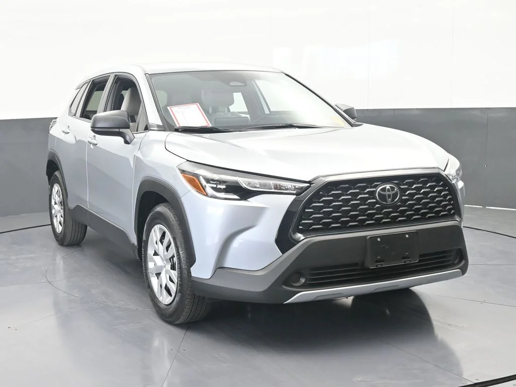 Used 2025 Silver Toyota L image 9