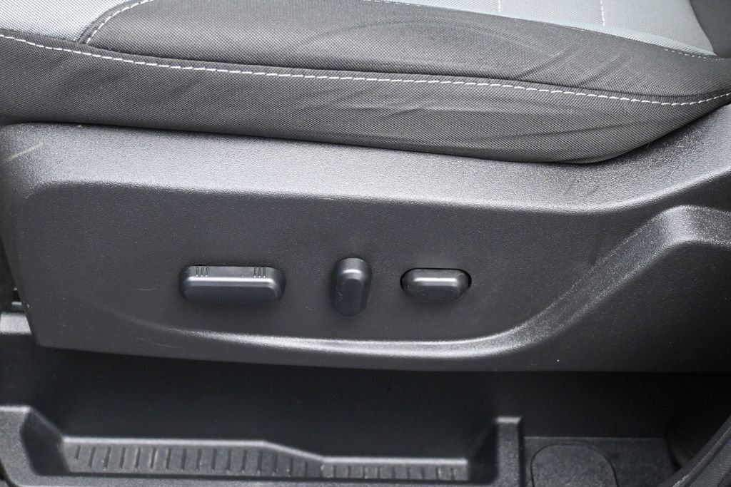 Used 2015 Blue Ford SE image 18