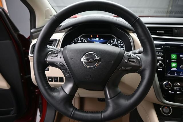 Used 2022 Red Nissan Platinum image 3