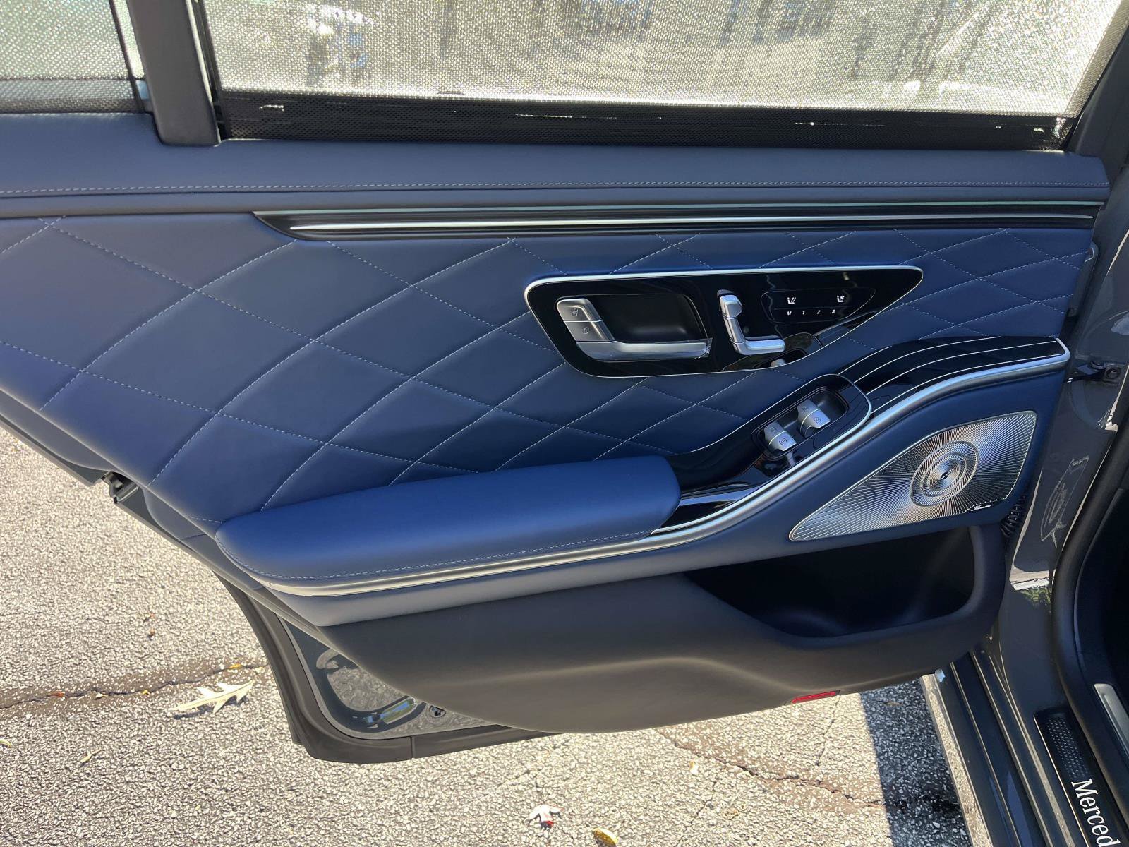 New 2027 MANUFAKTUR Silicon Grey Mercedes-Benz S 580 4MATIC® Sedan image 38