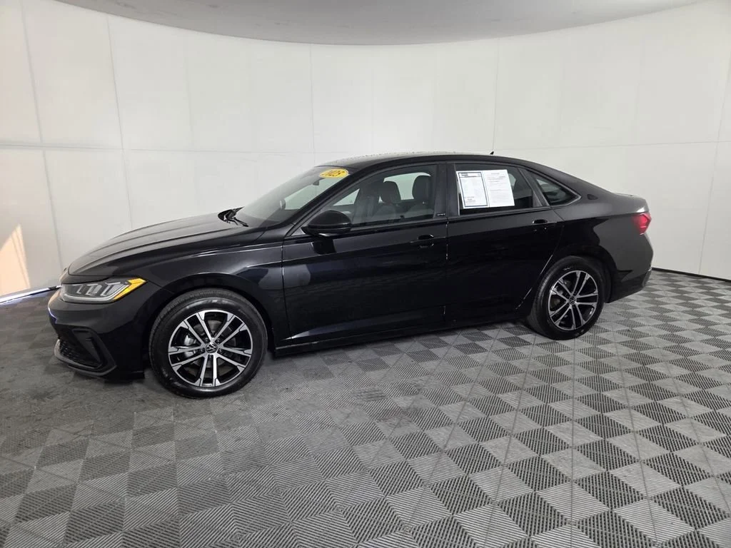 Used 2025 Black Volkswagen Sport image 9