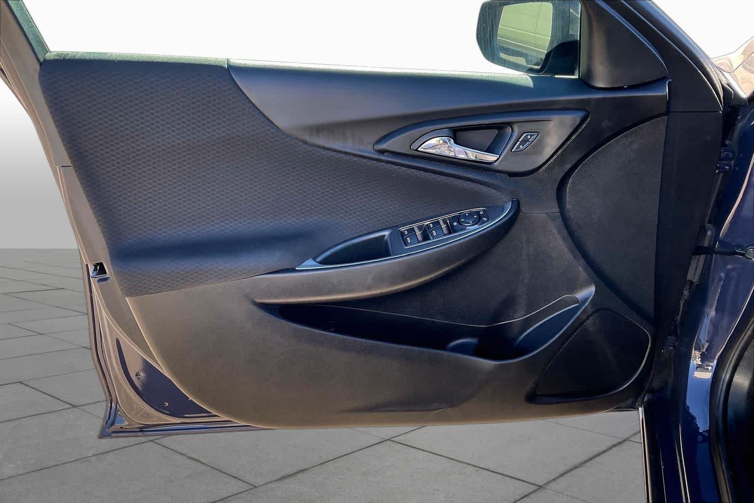 Used 2025 Night Chevrolet LT image 20