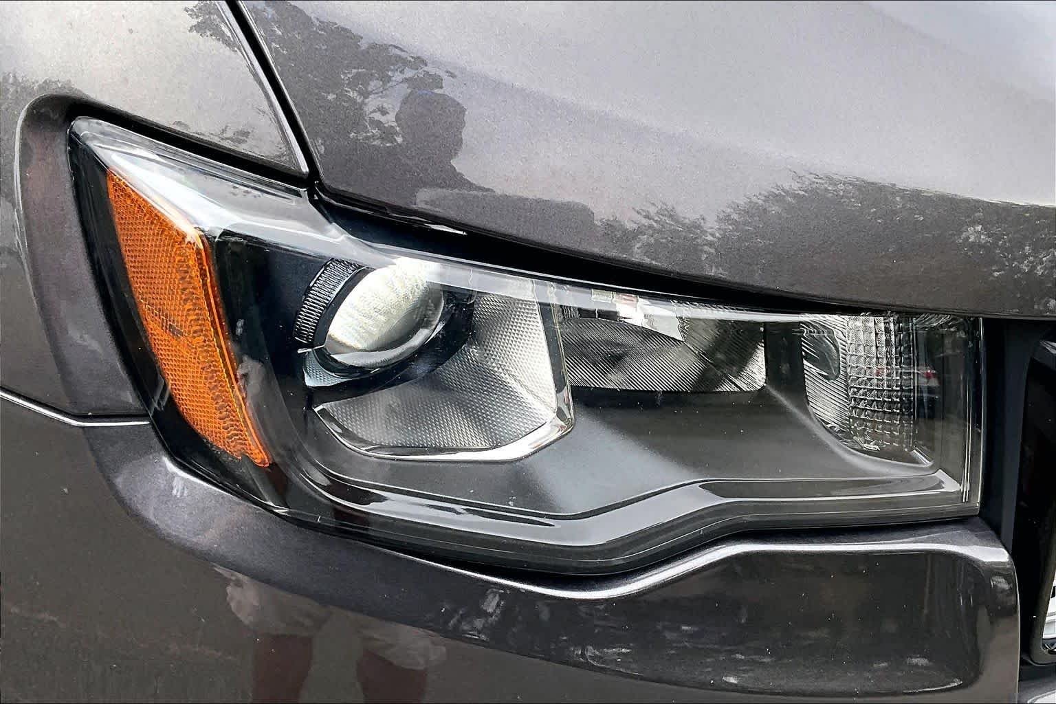 Used 2020 Granite Crystal Metallic Clearcoat Jeep Altitude image 26