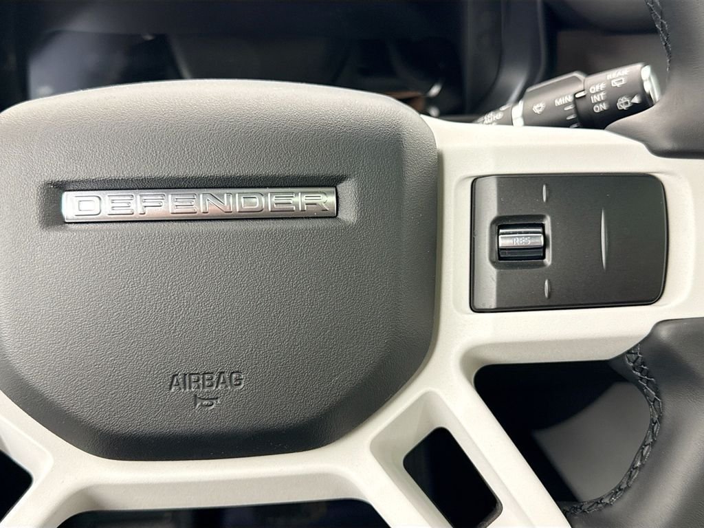 New 2026 Fuji White LAND ROVER X-Dynamic SE image 12