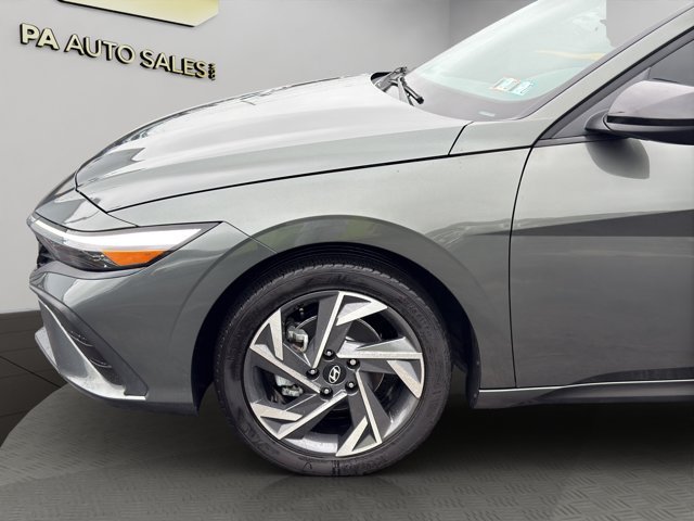 Used 2025 Amazon Gray Hyundai SEL Sport image 23