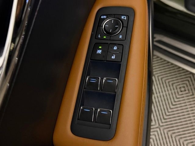 Used 2022 Nori Green Pearl Lexus 350L image 19