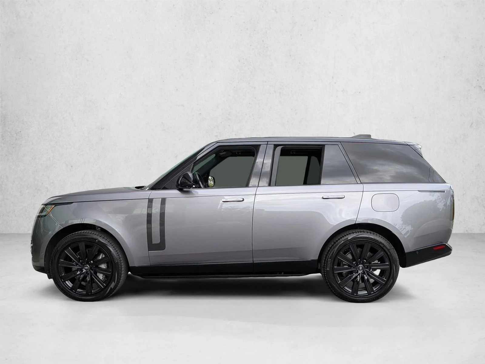 Used 2025 Eiger Grey Metallic Land Rover SE image 9