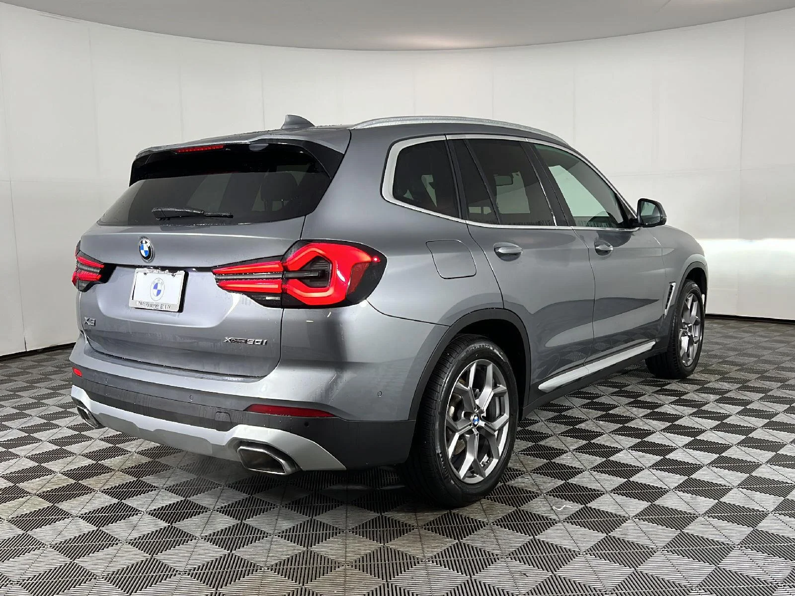 Used 2023 Skyscraper Gray Metallic BMW xDrive30i image 5