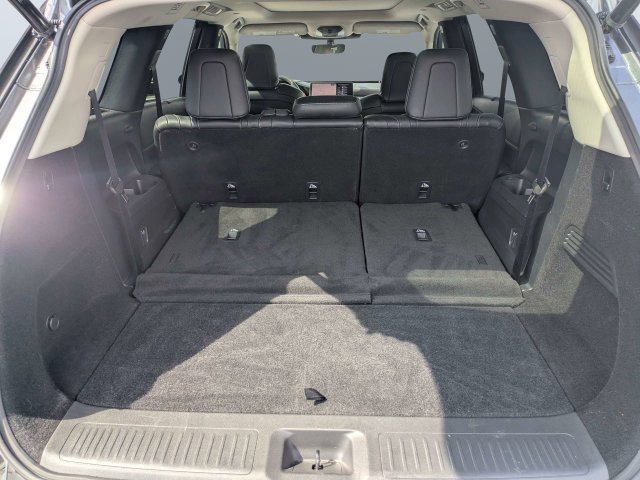 Used 2025 Gray INFINITI LUXE image 12