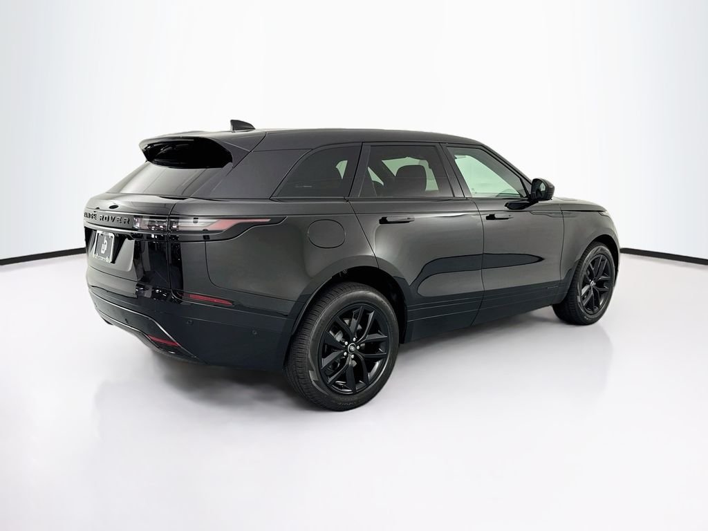 New 2026 Santorini Black Land Rover Belgravia Edition image 5
