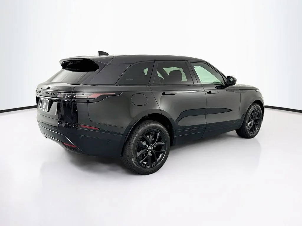 New 2026 Santorini Black Land Rover Belgravia Edition image 5