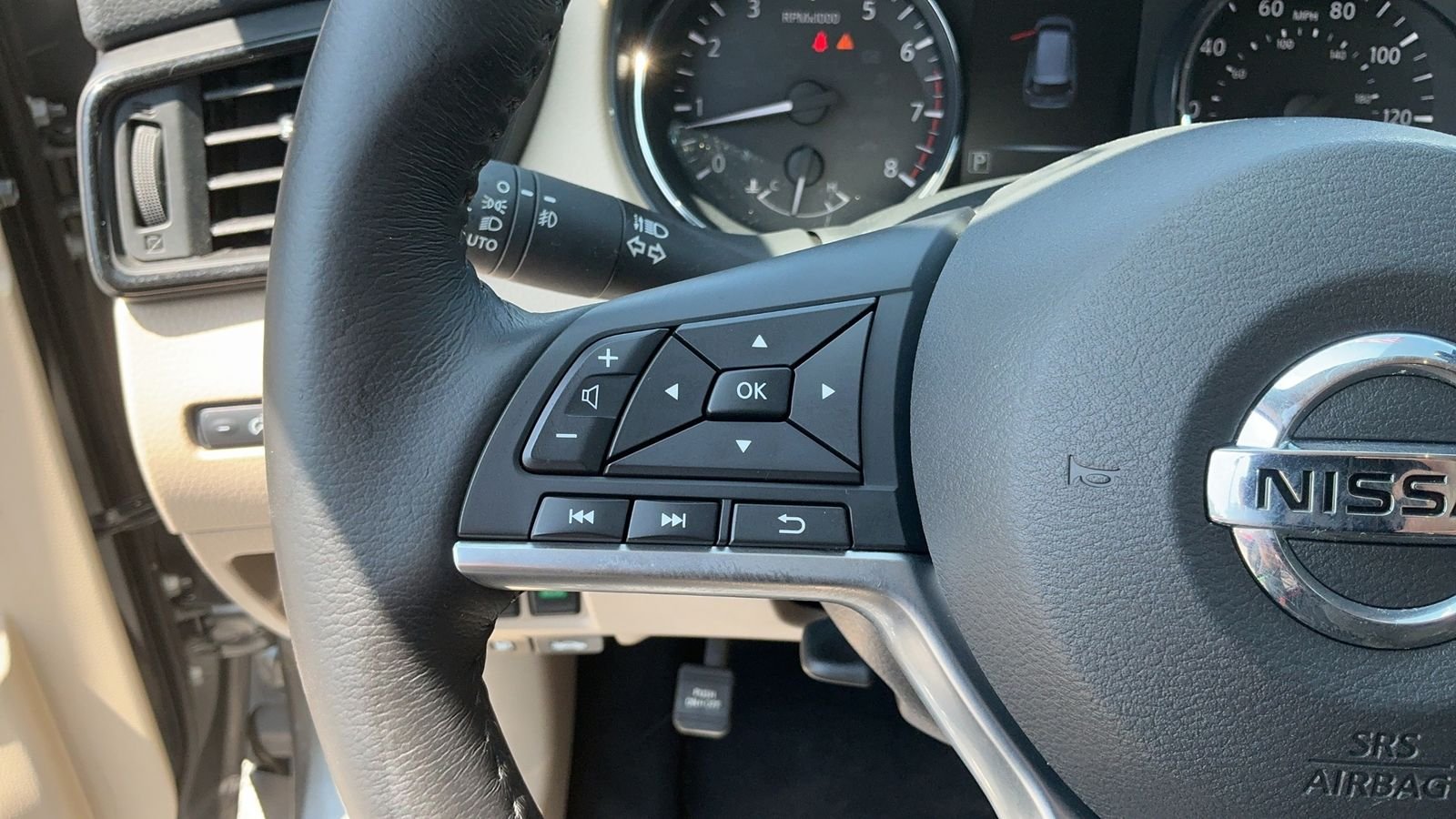 Used 2017 Gray Nissan SL image 29