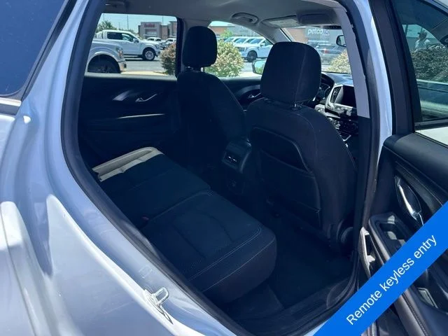 Used 2022 White GMC SLE image 6