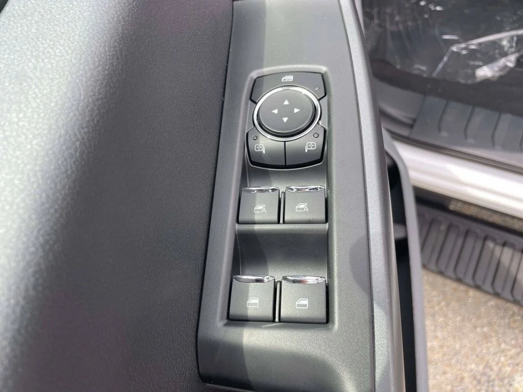 New 2026 Oxford White Ford XLT image 16