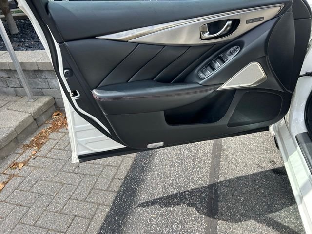 Used 2019 White INFINITI Red Sport 400 image 9