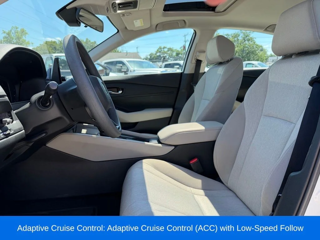 Used 2023 White Honda EX image 18