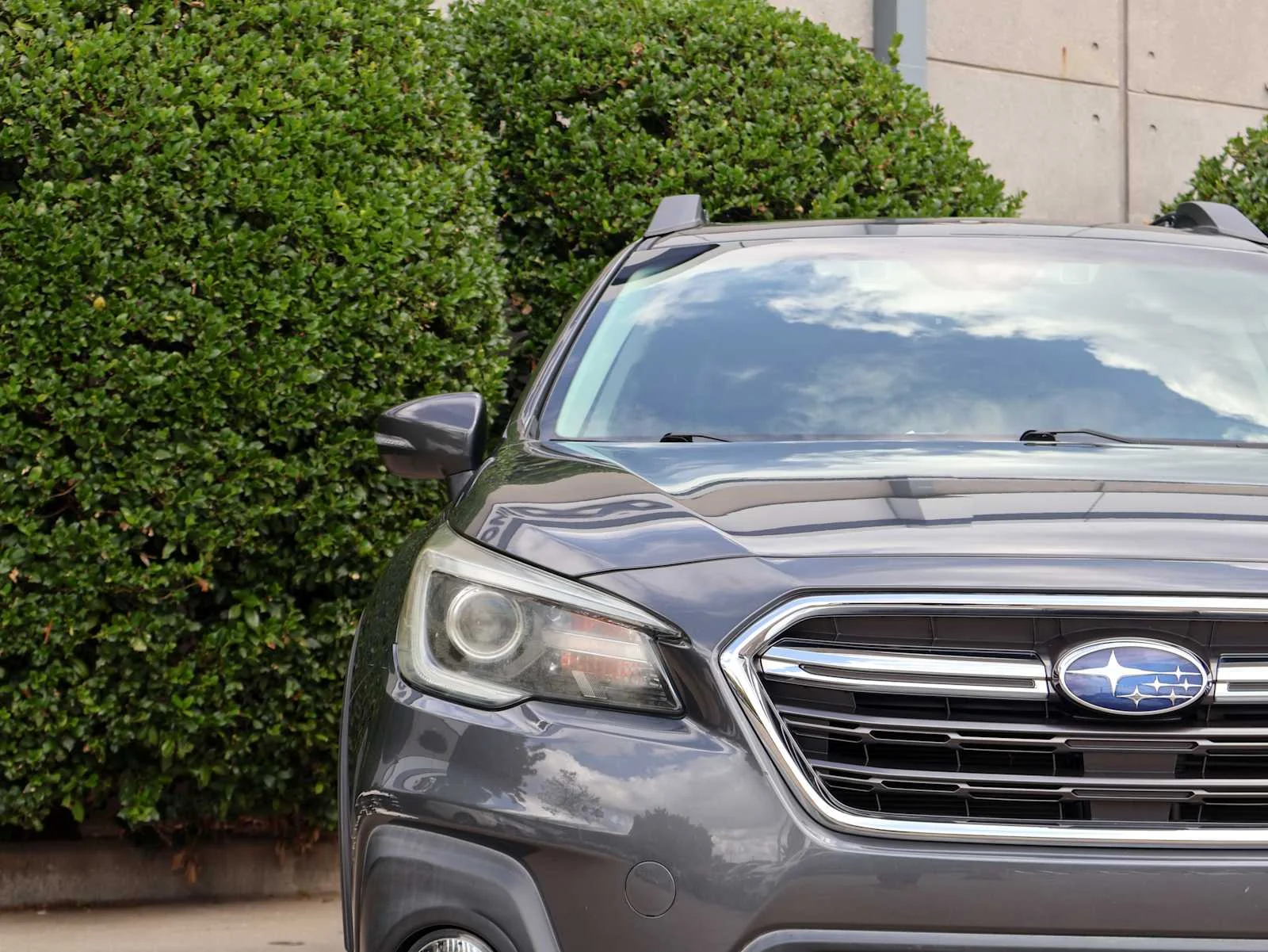 Used 2019 Magnetite Gray Metallic Subaru Limited image 4